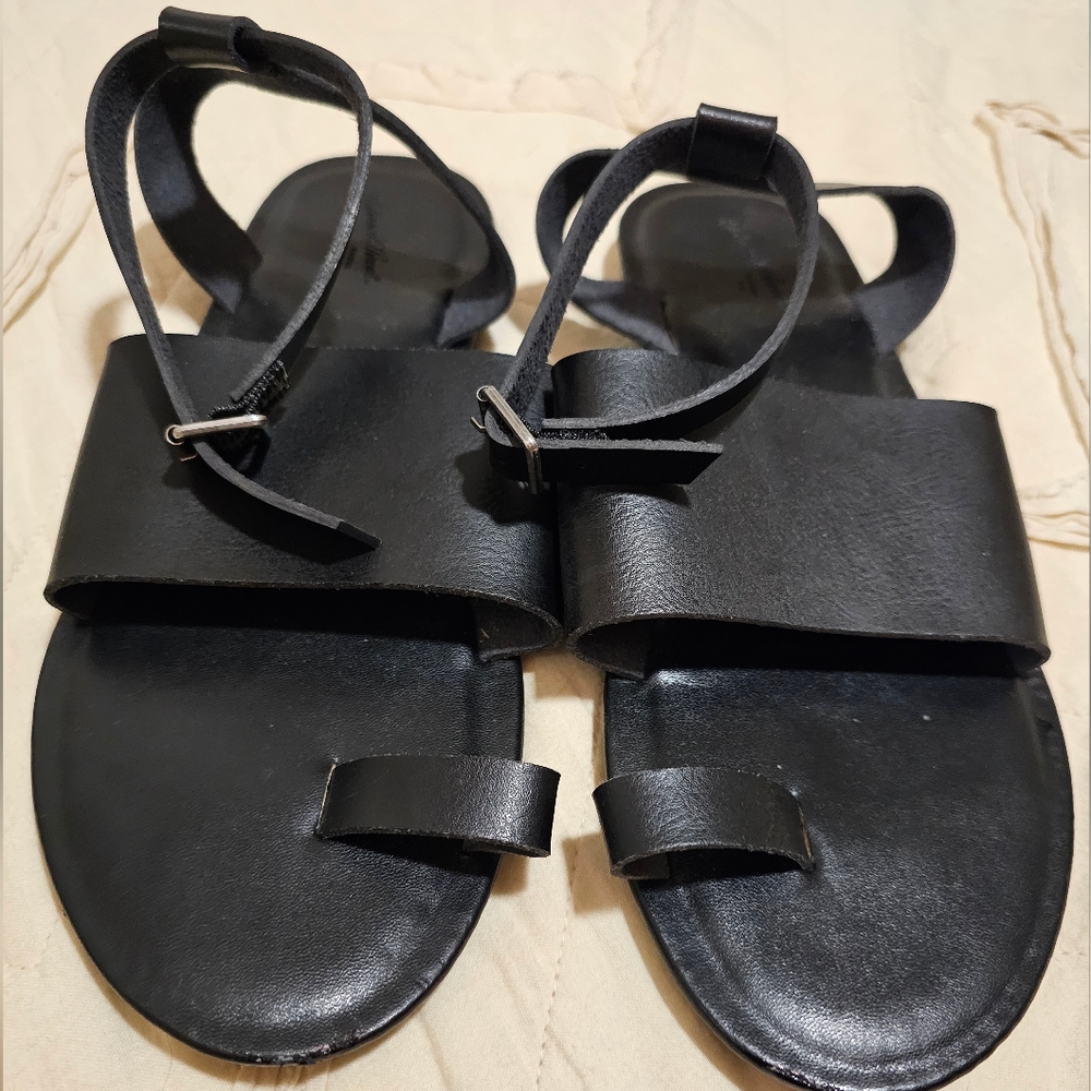 Universal thread sandals